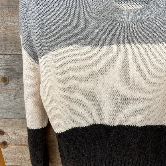 American Eagle knit sweater size small - Picture 3 of 5